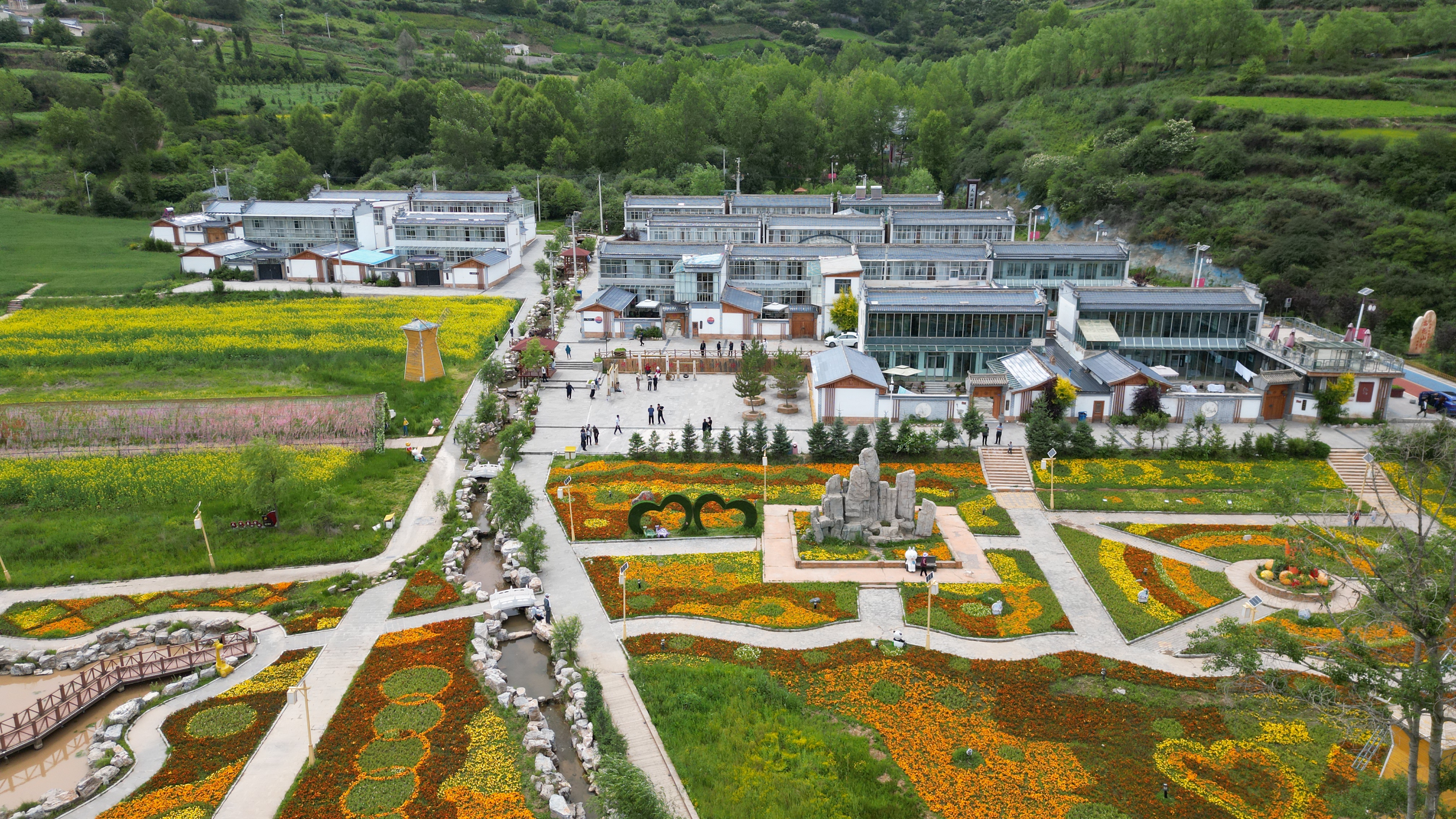 海外华媒走进庙花山村 聚焦生态文旅助力乡村振兴
