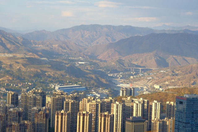 在城市之巅遇见攀枝花：海外华文媒体探访东华山山地体育公园